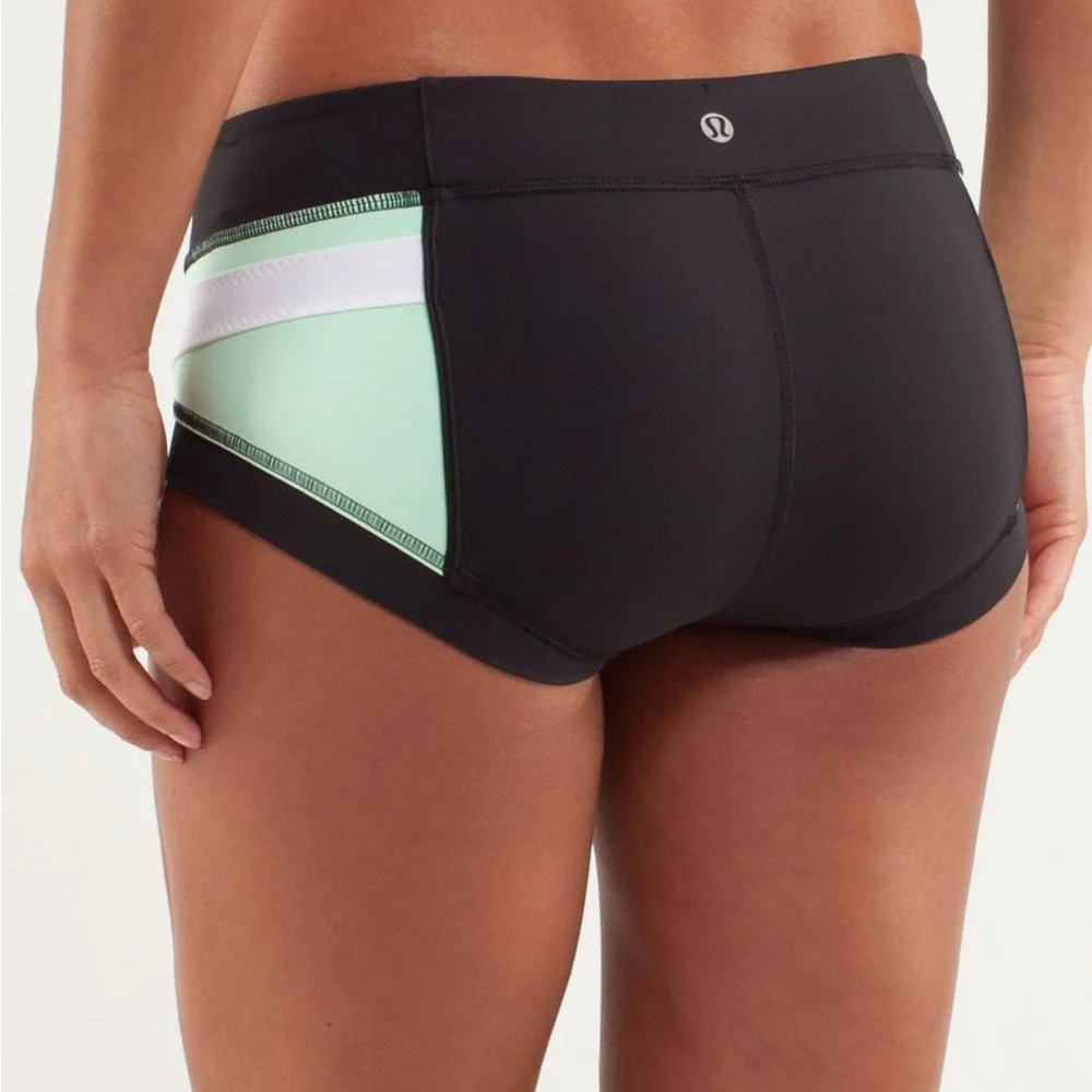 2 pairs of brand new lululemon athletica Heat it Up Shorts size 6 - Picture 1 of 5